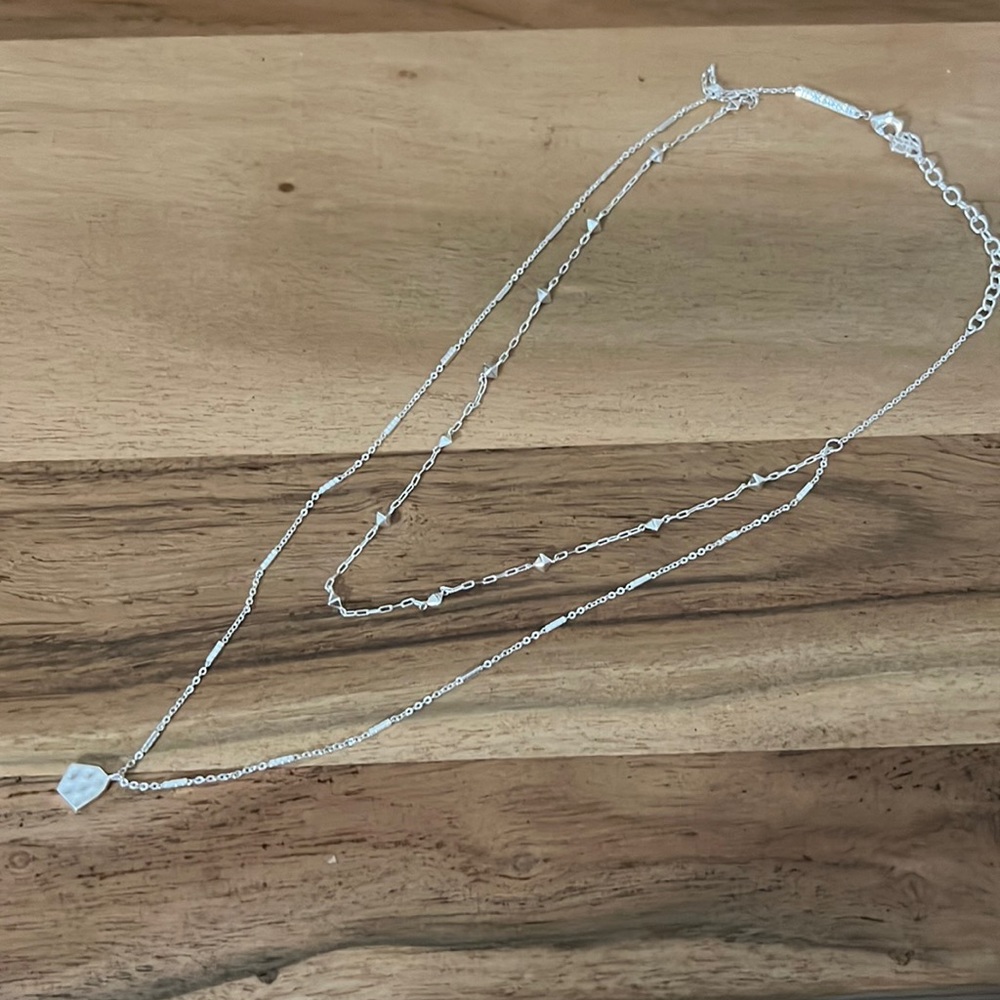 Kendra Scott necklace